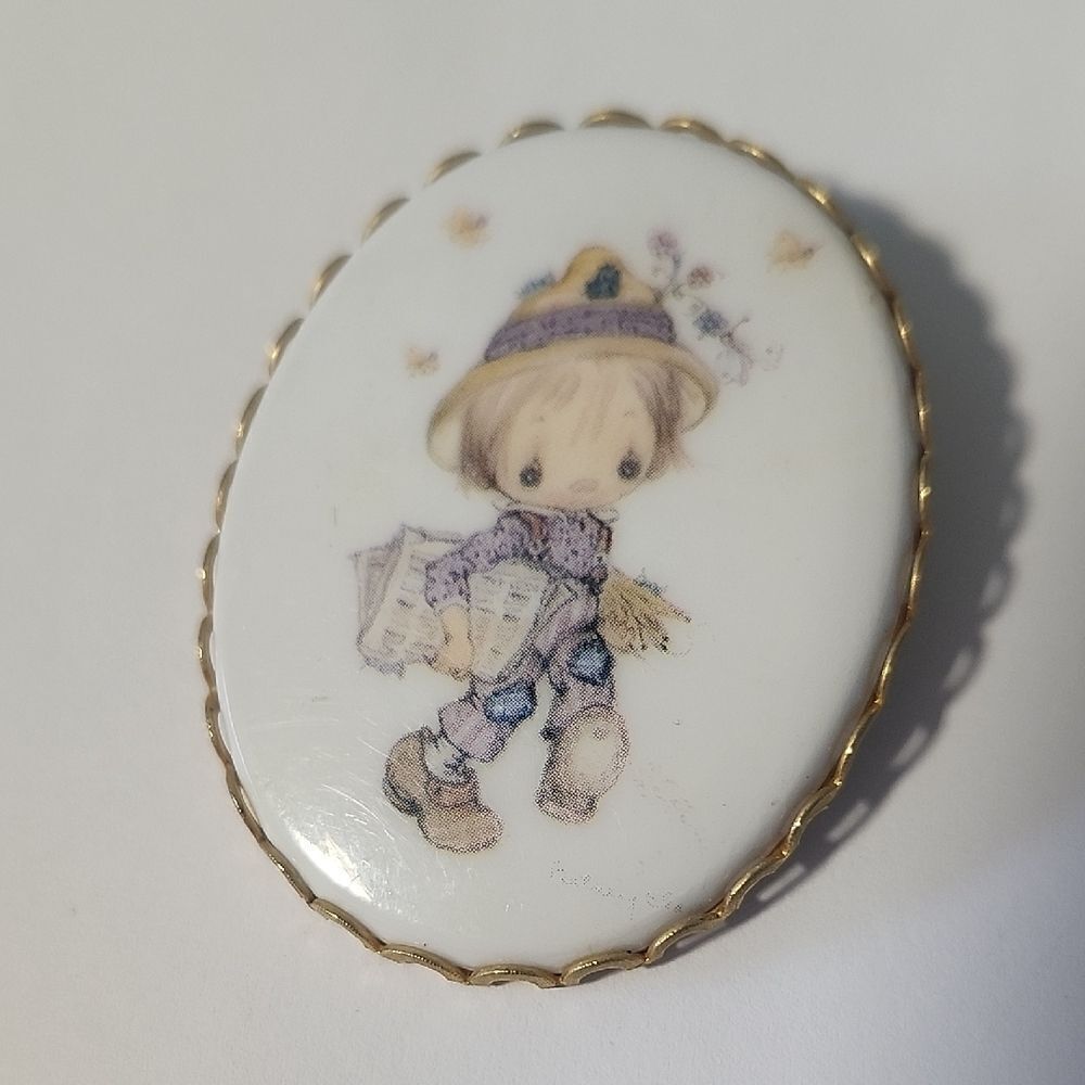 Hallmark Rare Vintage Betsey Clark Cameo Brooch